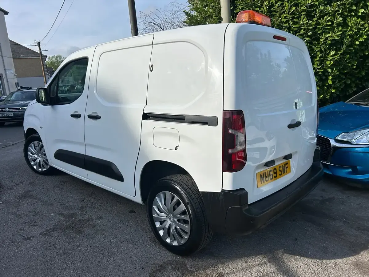 Used Peugeot Partner 131 HP (96 kW) 2019 White MPV