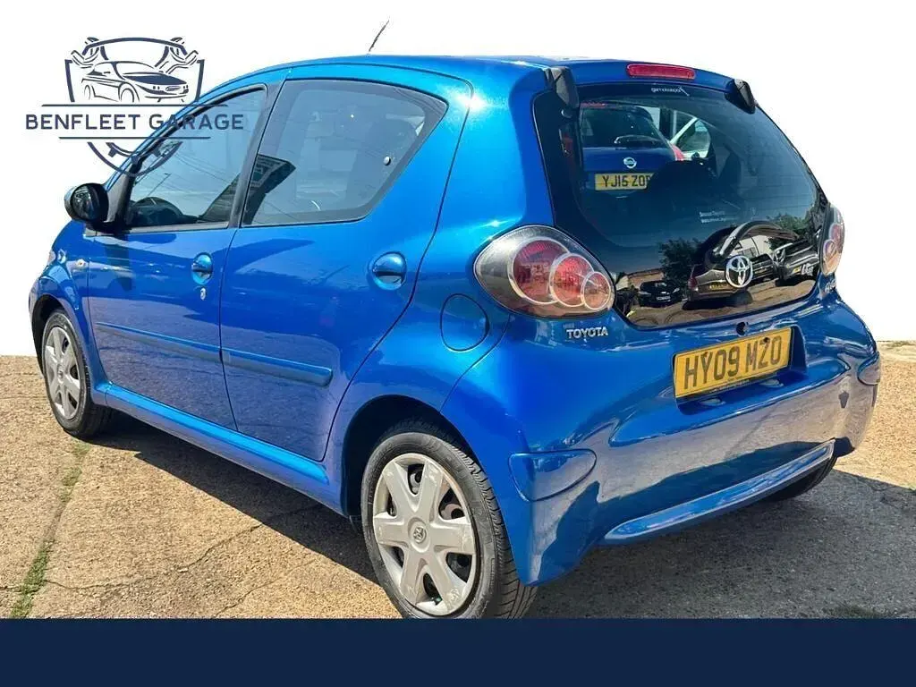 Used Toyota Aygo 67 HP (49 kW) 2009 Blue Hatchback
