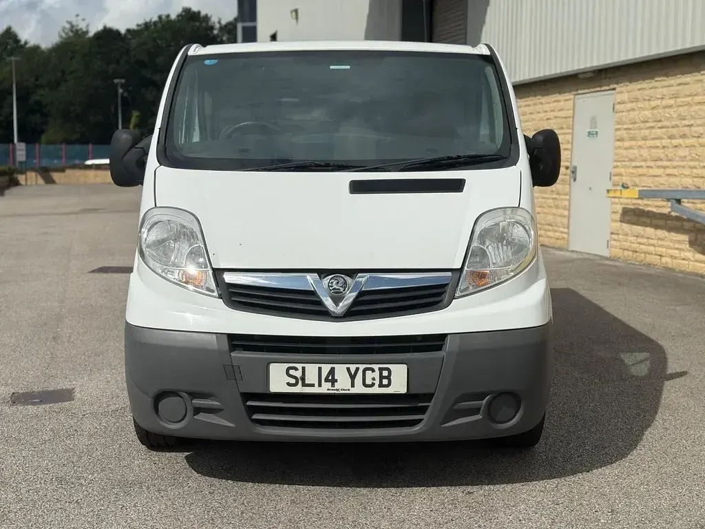 Used Vauxhall Vivaro 90 HP (66 kW) 2014 White MPV