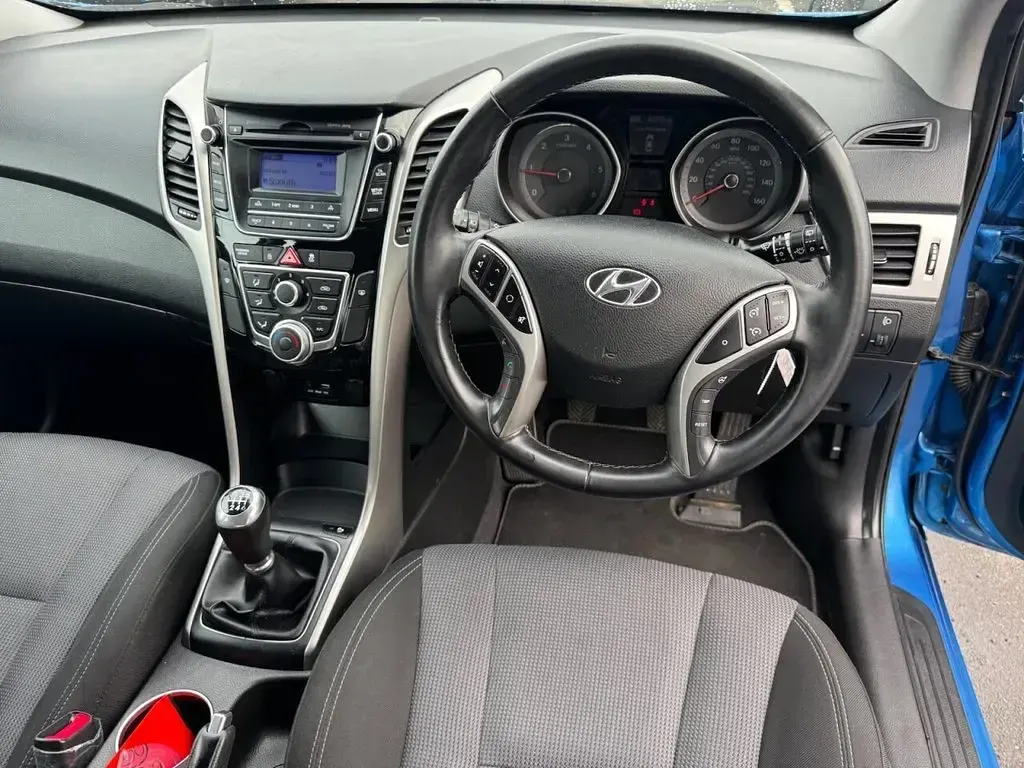 Used Hyundai i30 SE 136 HP (100 kW) 2016 Blue Estate