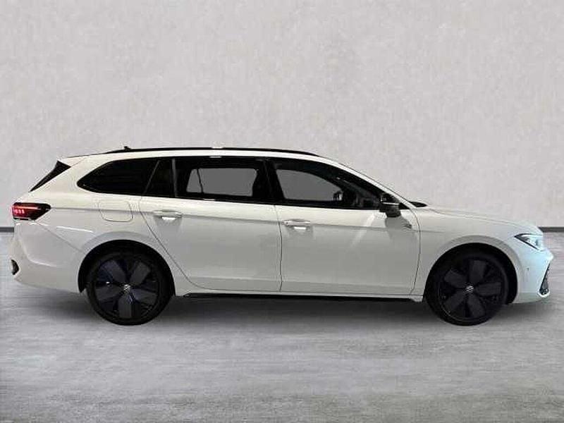 New VW Passat R-line 204 HP (150 kW) 2026 White Estate