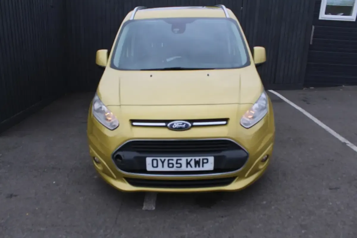 Used Ford Tourneo Connect Titanium 120 HP (88 kW) 2015 Gold MPV