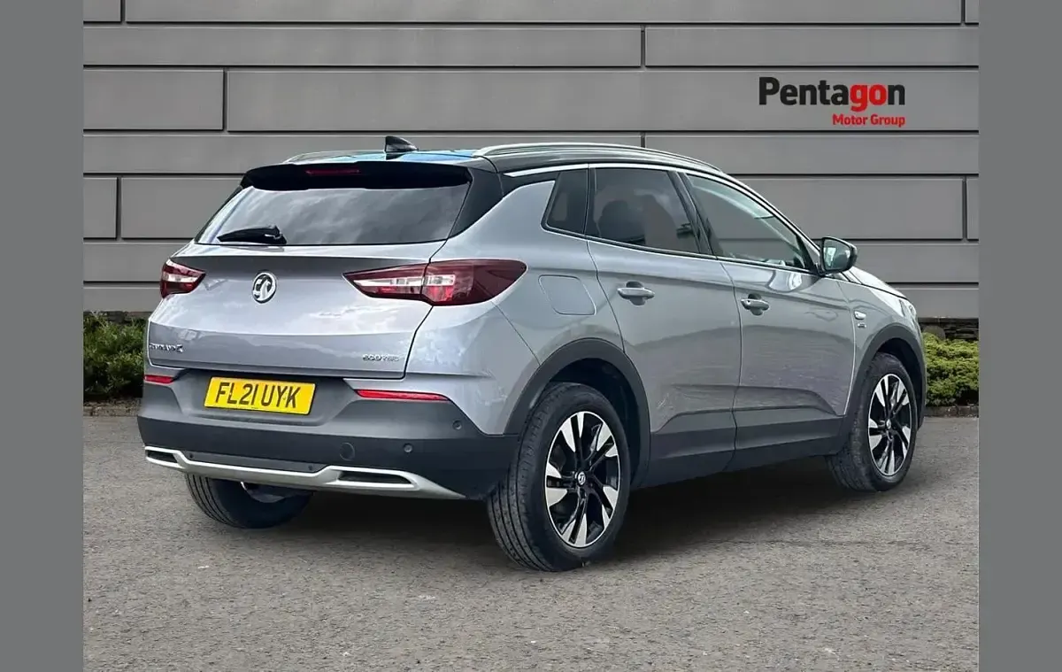 Usado Vauxhall Grandland X Edition 130 HP (95 kW) 2021 Cinzento SUV