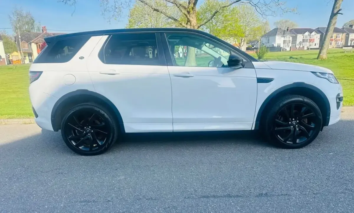Used Land Rover Discovery 5 HSE Dynamic 2018 White SUV
