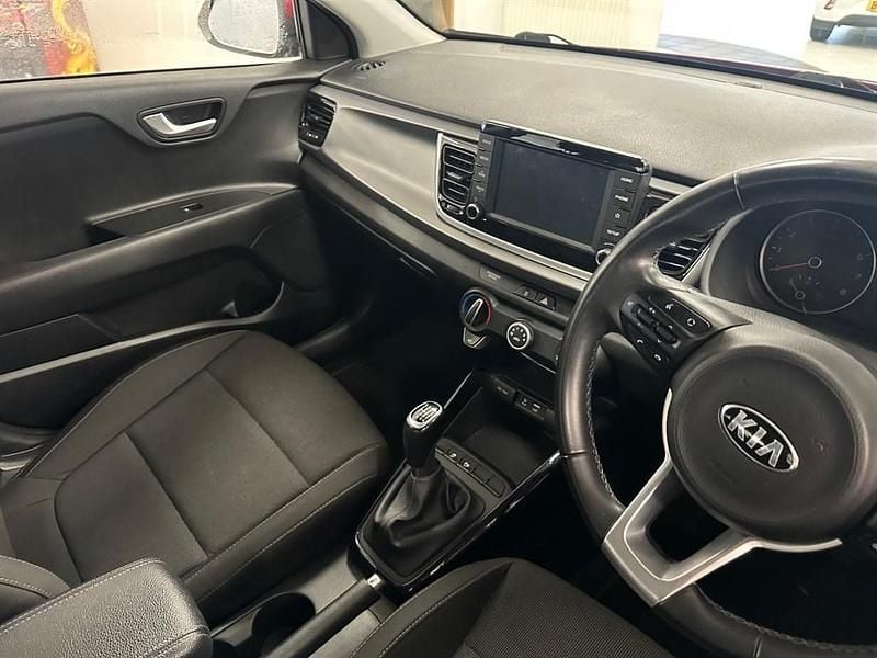Używany Kia Rio 100 KM (73 kW) 2019 Czerwony Hatchback