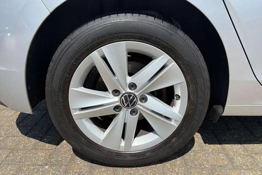 Used VW Golf VII Life 150 HP (110 kW) 2020 Silver Hatchback