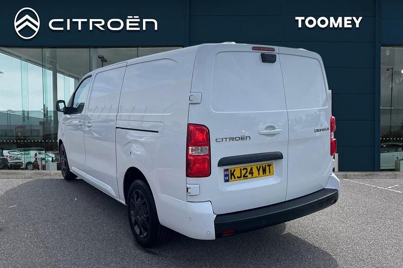Used Citroën Dispatch 118 HP (86 kW) 2024 White MPV