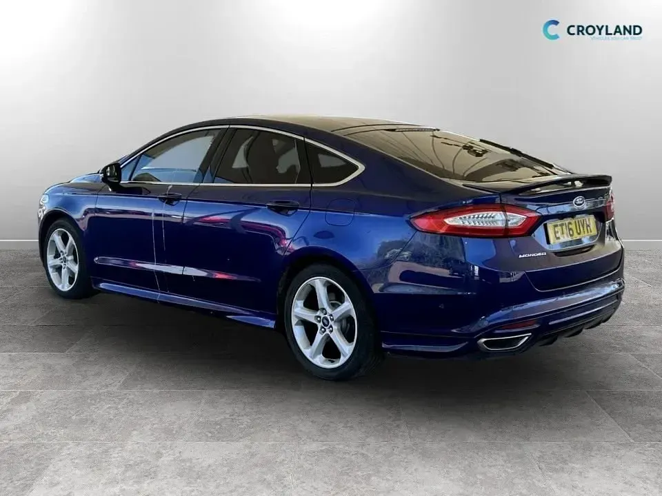 Usado Ford Mondeo Titanium 180 HP (132 kW) 2016 Azul Citadino