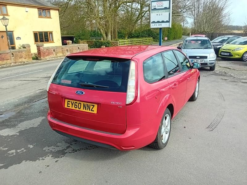Used Ford Focus Zetec 2010 Red Estate