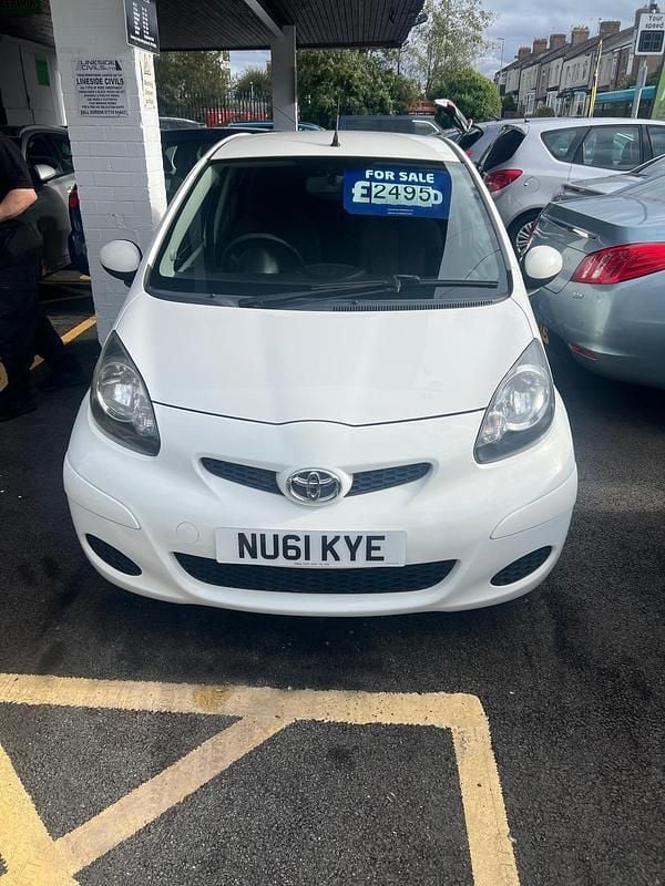 White Used 2011 Toyota Aygo Hatchback | £2,495 (Good price) - Image 1/4