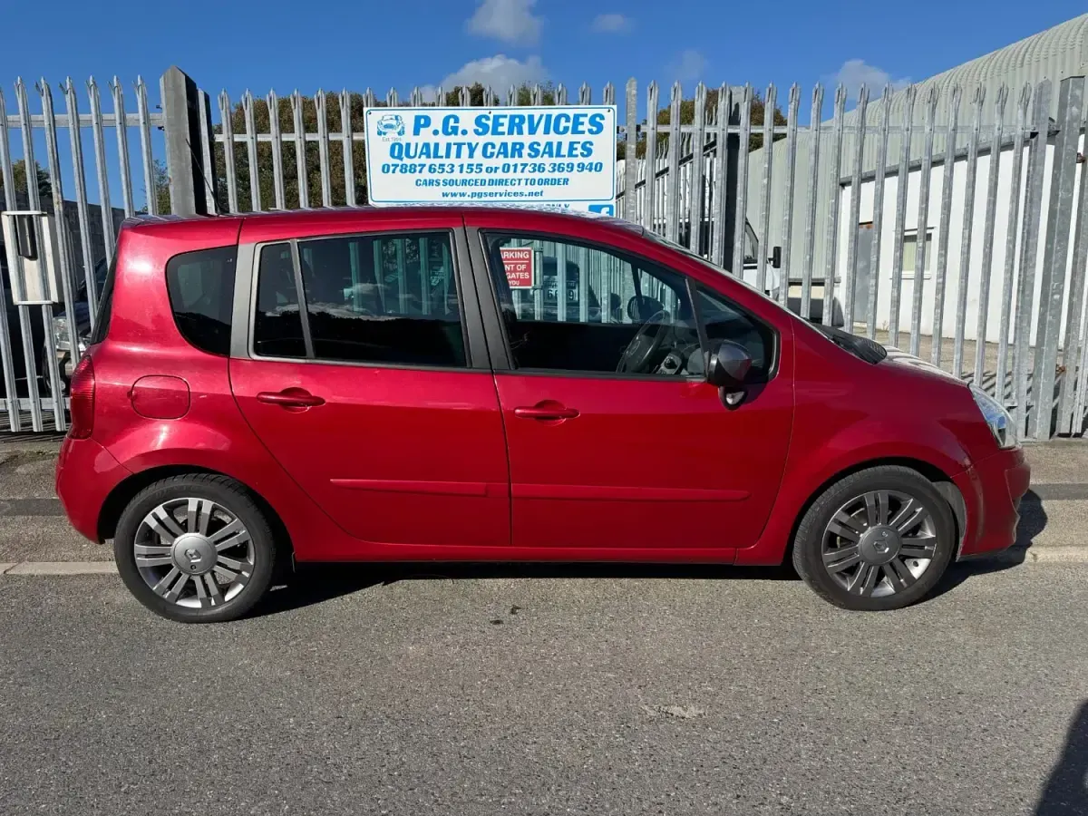 Usado Renault Grand Modus Dynamique 88 HP (64 kW) 2011 Vermelho Monovolume