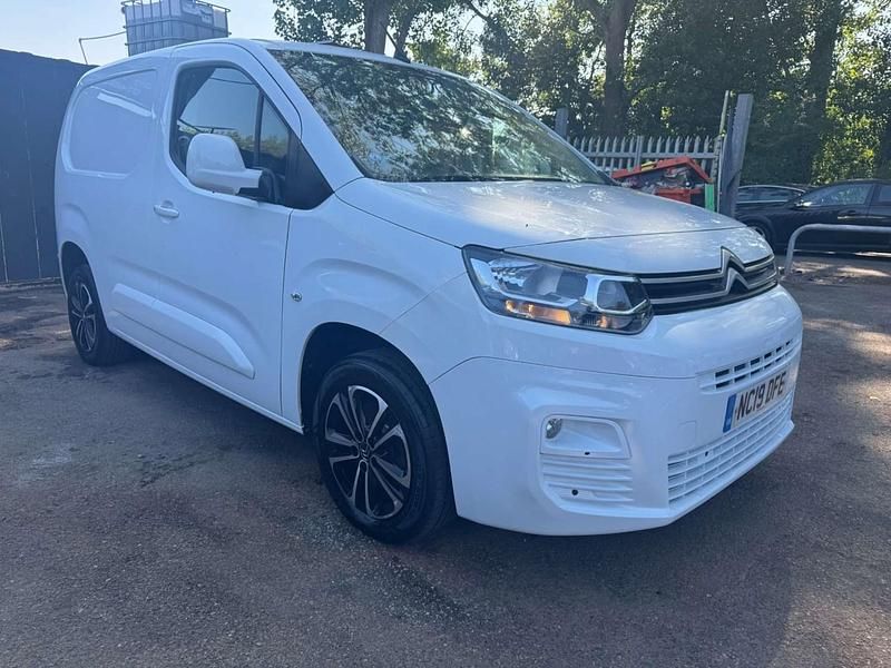 Used Citroën Berlingo Start 100 HP (73 kW) 2019 White MPV