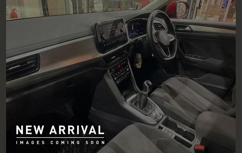 Used VW T-Roc Life 110 HP (80 kW) 2023 Red SUV