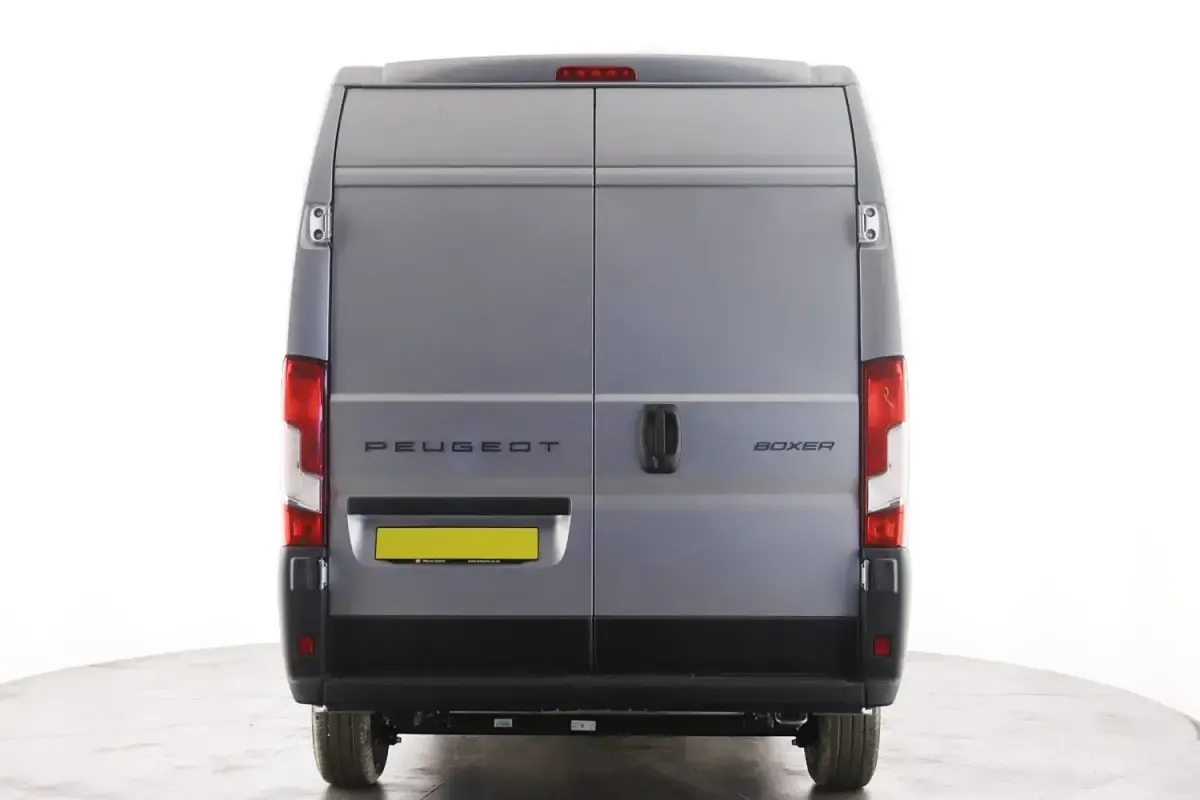 Novo Peugeot Boxer 138 HP (101 kW) 2026 Cinzento Van