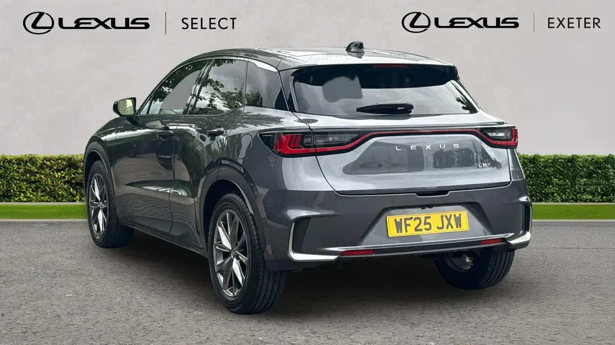 Usado Lexus LBX 136 CV (100 kW) 2025 Gris SUV
