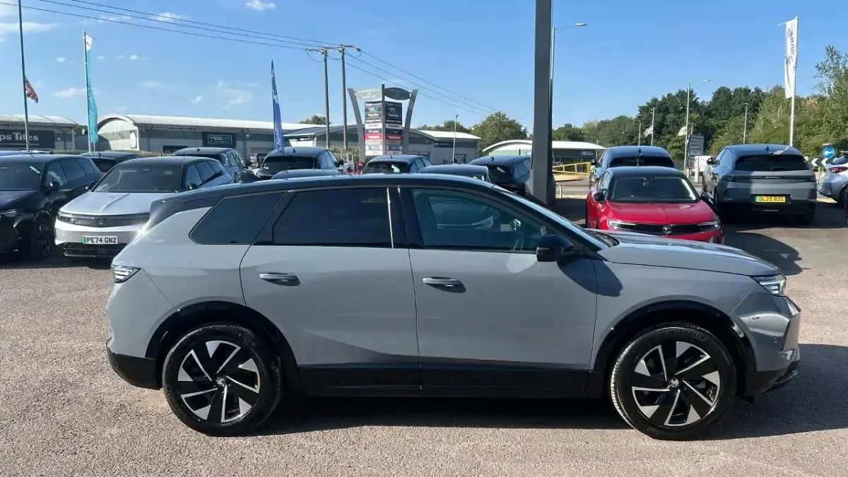 Used Vauxhall Grandland 154 kW (210 HP) 2025 Grey SUV