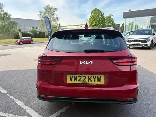 Käytetty Kia Ceed 2022 Punainen Viistoperä