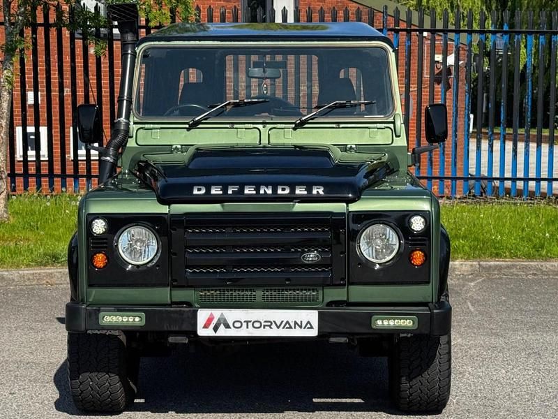 Used Land Rover Defender 120 HP (88 kW) 2005 Green Hatchback