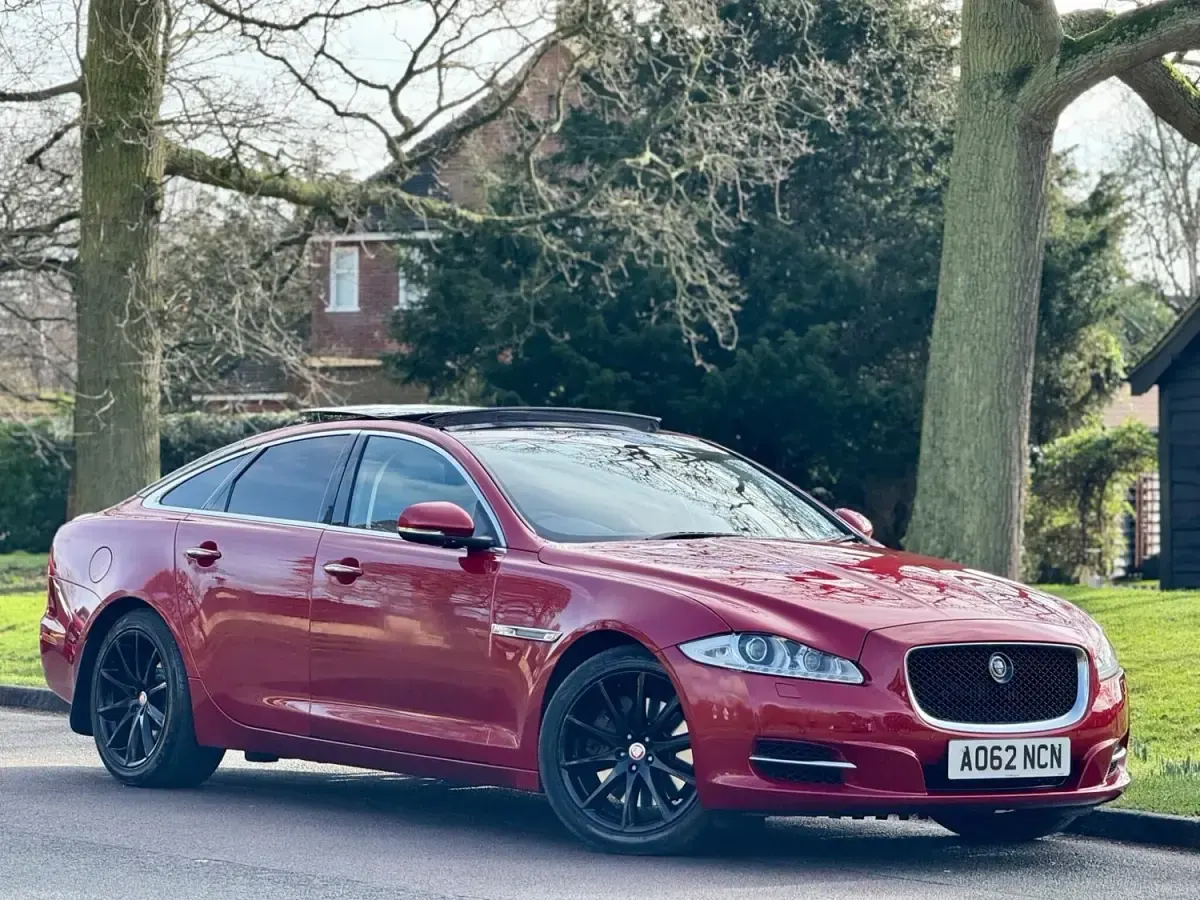 Usado Jaguar XJ Luxury 275 HP (202 kW) 2012 Vermelho Sedan