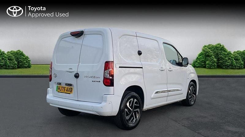 New Toyota Proace City City 100 kW (136 HP) 2025 White MPV