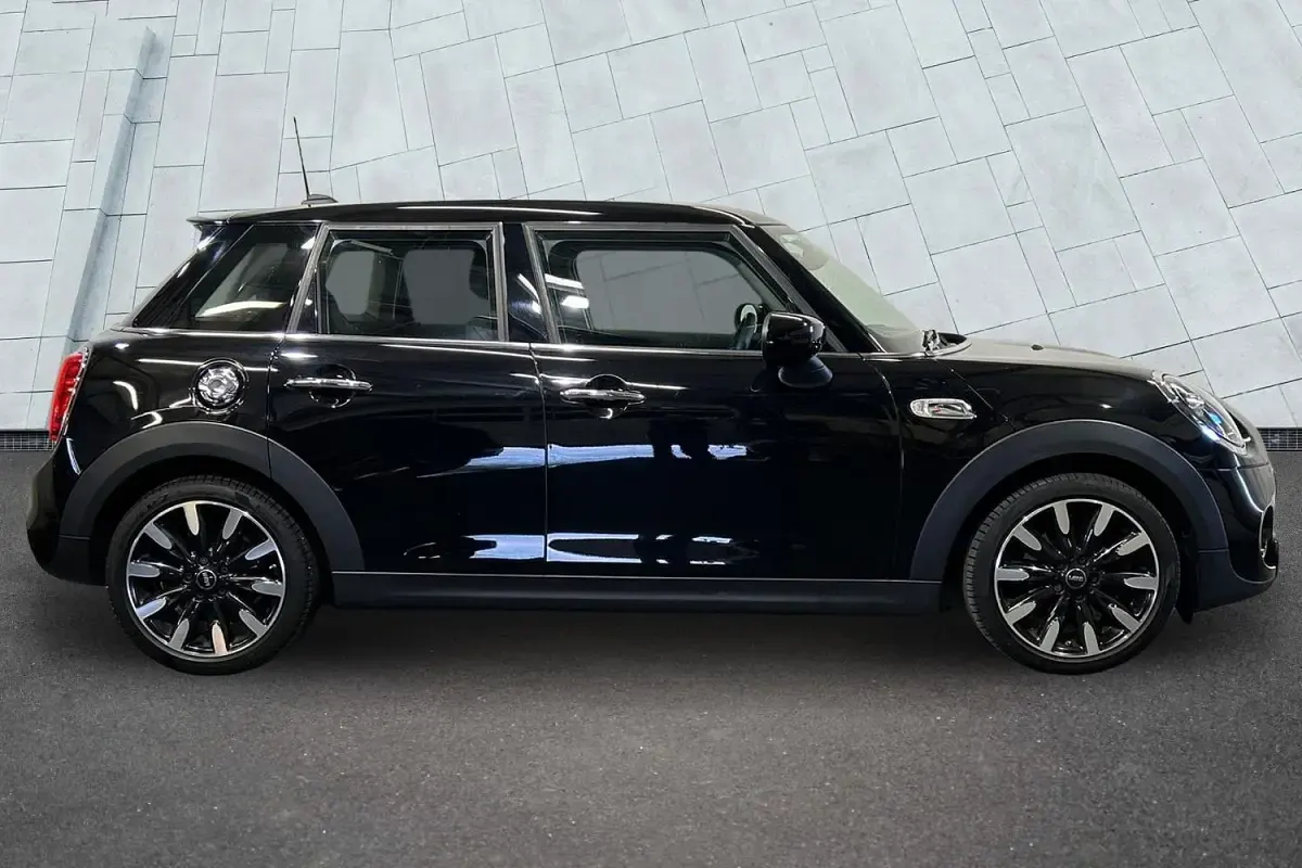 Used Mini Cooper S Exclusive 189 HP (139 kW) 2019 Black Hatchback