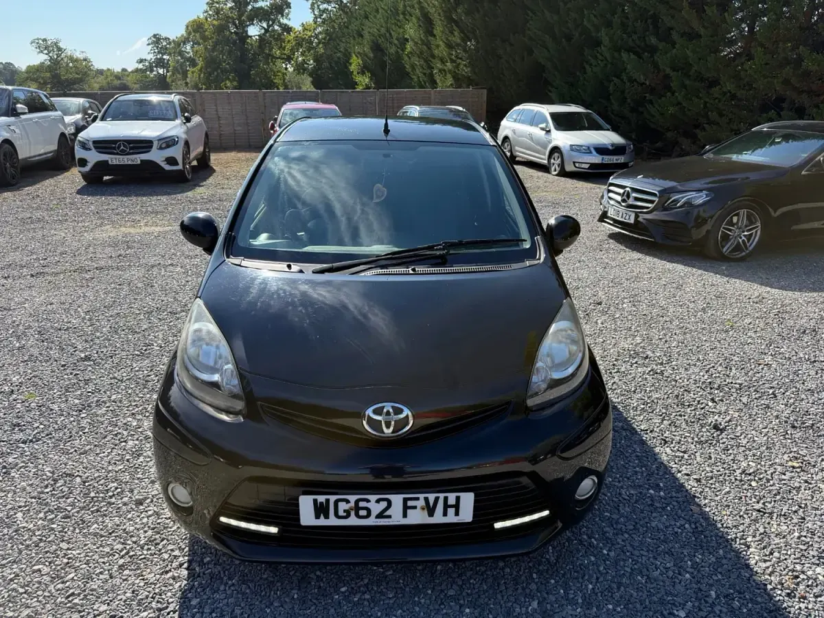 Gebraucht Toyota Aygo 68 PS (50 kW) 2013 Schwarz Kleinwagen