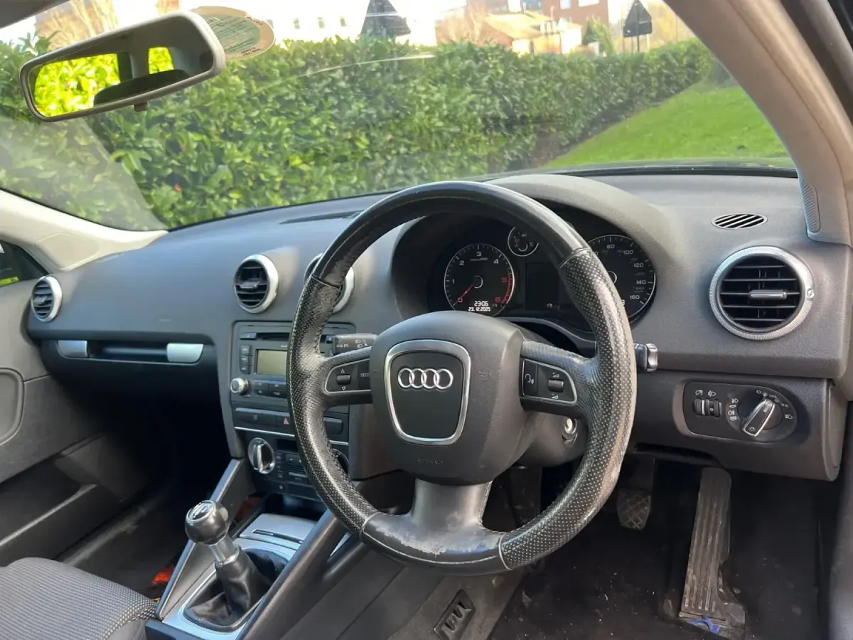 Begagnad Audi A3 Sport 105 HK (77 kW) 2009 Svart Halvkombi