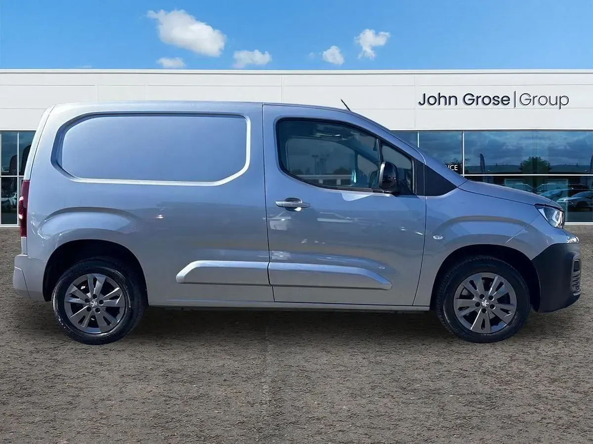 Second-hand Peugeot Partner 131 CP (96 kW) 2022 Gri Monovolum