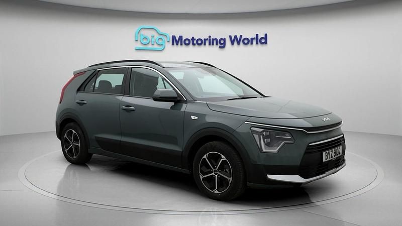 Green Used 2023 Kia Niro SUV | £18,375 (Super price) - Image 1/4