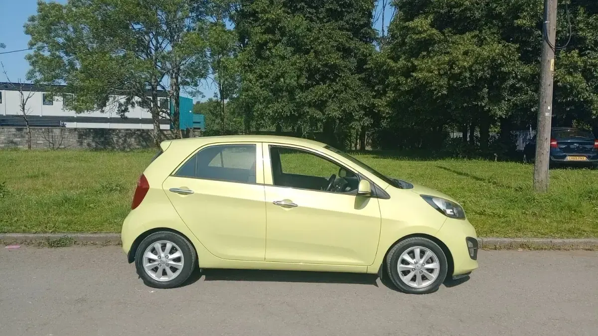 Used Kia Picanto 85 HP (62 kW) 2013 Green Hatchback