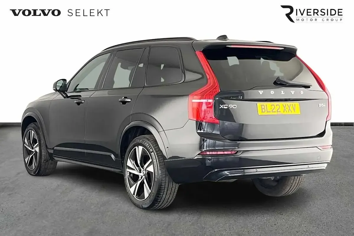 Used Volvo XC90 Plus 235 HP (172 kW) 2022 Onyx black SUV