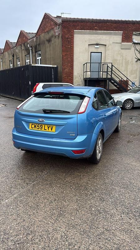 Used Ford Focus Zetec 2009 Blue Hatchback