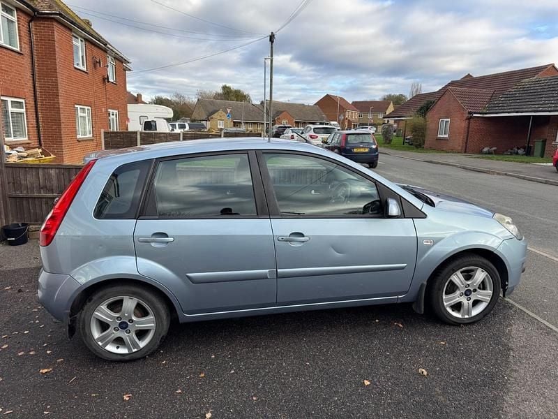 Usado Ford Fiesta Zetec 2007 Azul Citadino