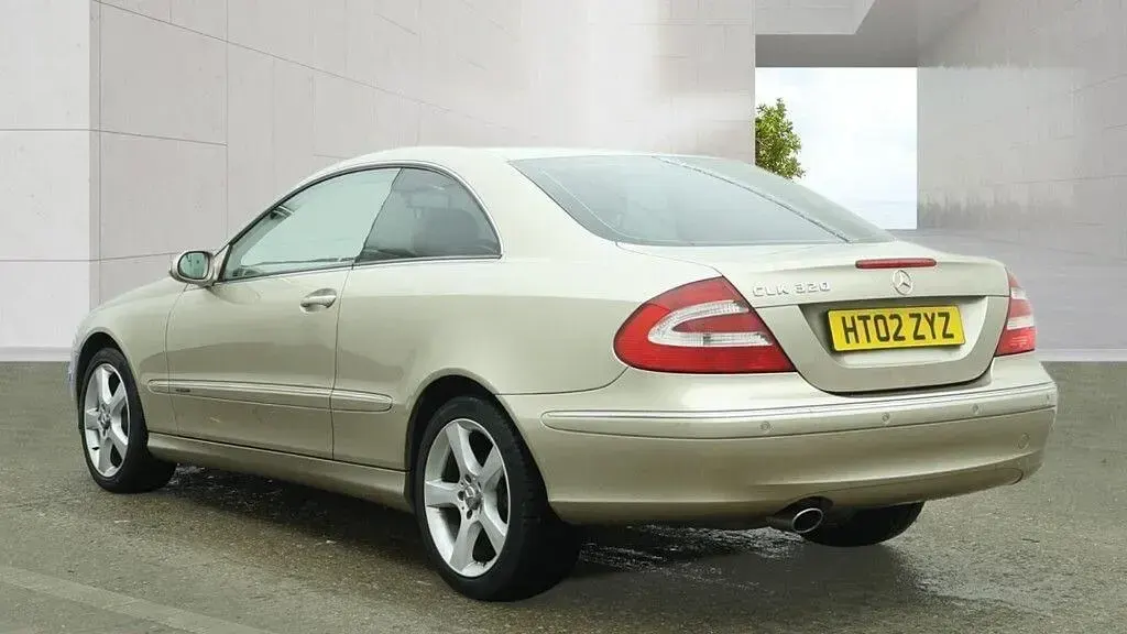 Begagnad Mercedes CLK320 Elegance 215 HK (158 kW) 2002 Guld Sportkupé