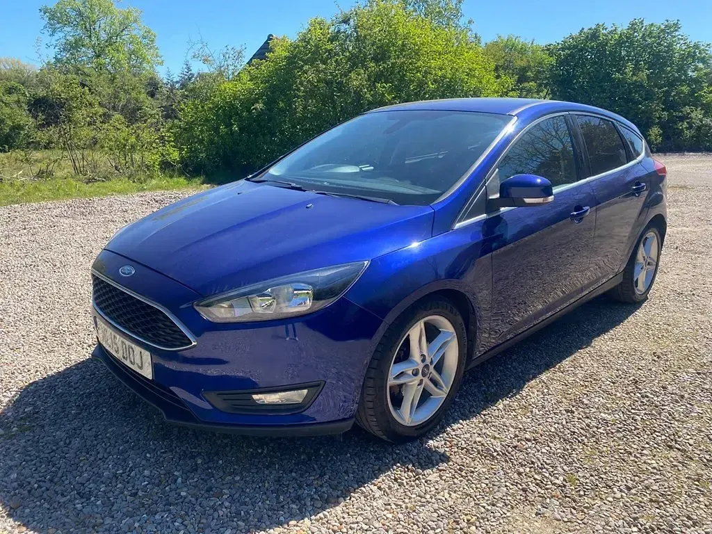 Used Ford Focus Zetec 2015 Blue Hatchback