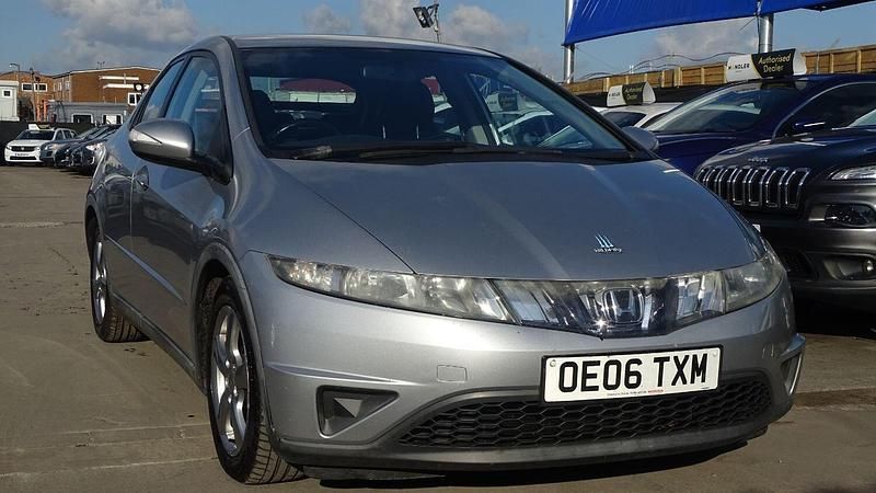 Silver Used 2006 Honda Civic SE Hatchback | £1,500 (Fair price) - Image 1/4
