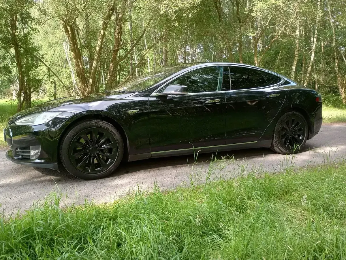 Used Tesla Model S 278 kW (379 HP) 2014 Black Hatchback