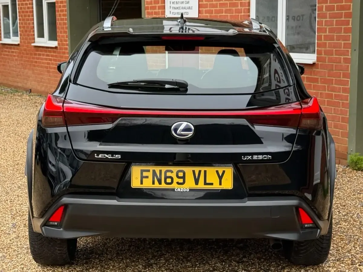Usado Lexus UX 184 HP (135 kW) 2019 Preto SUV