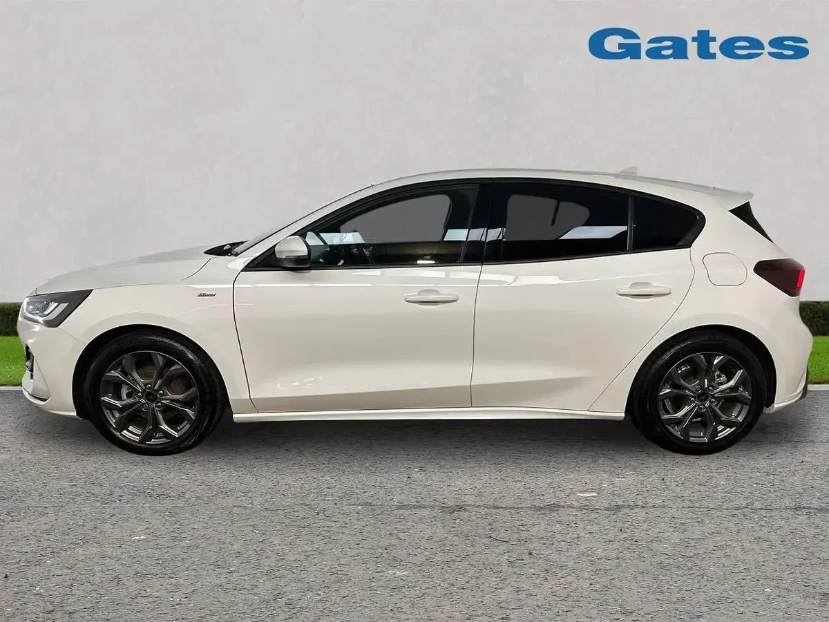 Used Ford Focus ST-Line 2023 White Hatchback