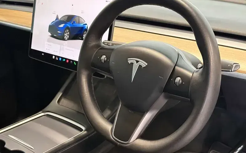 Used Tesla Model Y Long Range AWD 286 kW (389 HP) 2025 SUV