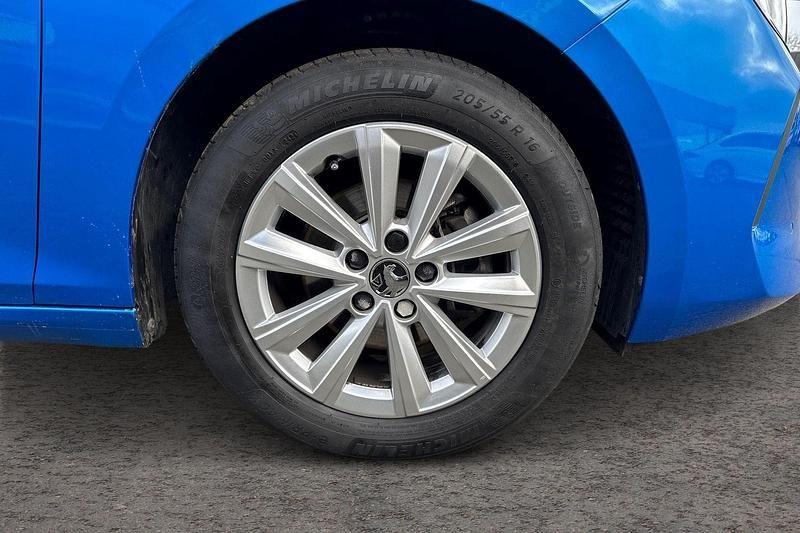 Used Vauxhall Astra Design Edition 110 HP (80 kW) 2024 Blue Estate