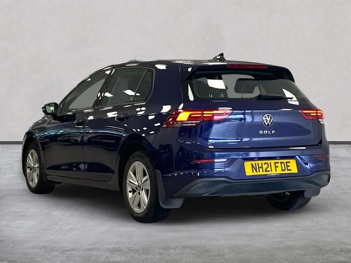 Used VW Golf VII Life 130 HP (95 kW) 2021 Blue Hatchback