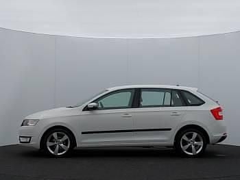 Used Skoda Rapid SE 90 HP (66 kW) 2016 White Hatchback