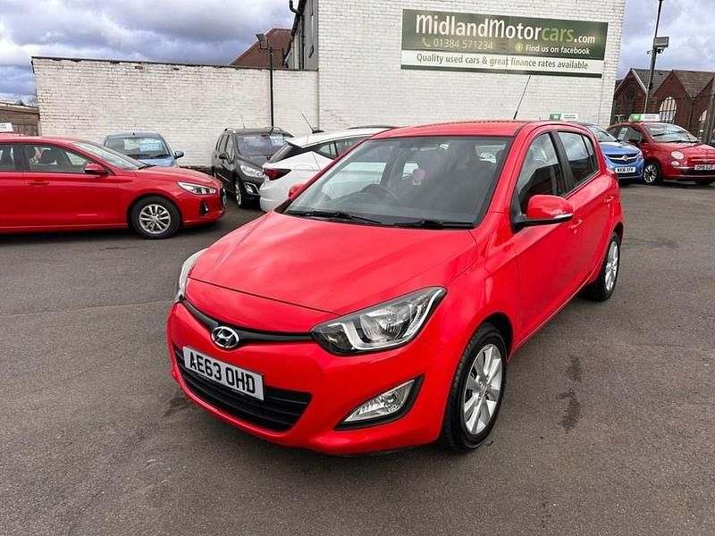 Used Hyundai i20 Active 85 HP (62 kW) 2013 Red Hatchback
