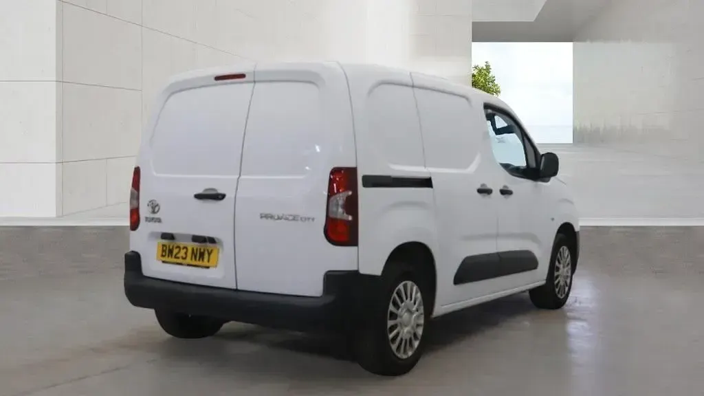 Used Toyota Proace 120 HP (88 kW) 2023 White MPV
