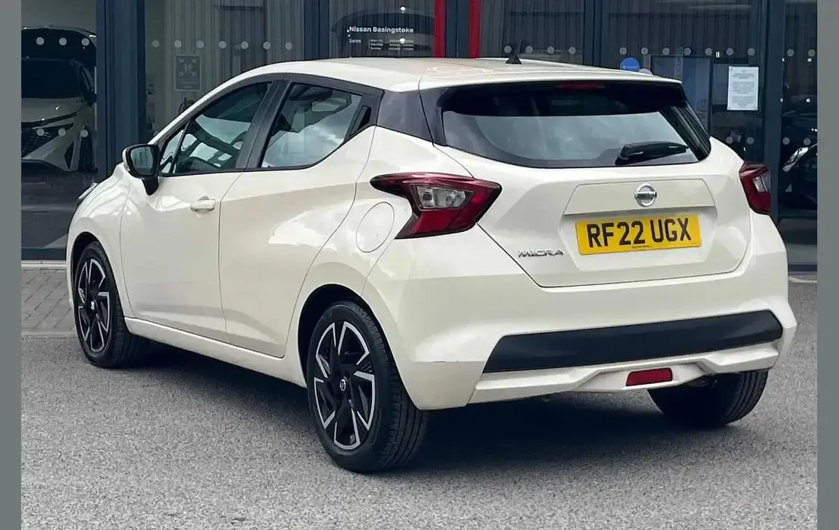 Used Nissan Micra Acenta 91 HP (66 kW) 2022 White Hatchback