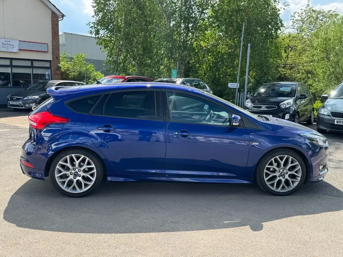 Used Ford Focus ST-Line 2017 Blue Hatchback