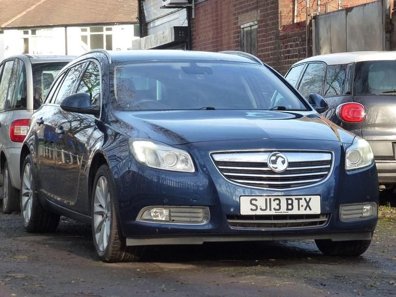 Used Vauxhall Insignia Elite 160 HP (117 kW) 2013 Blue metallic Estate