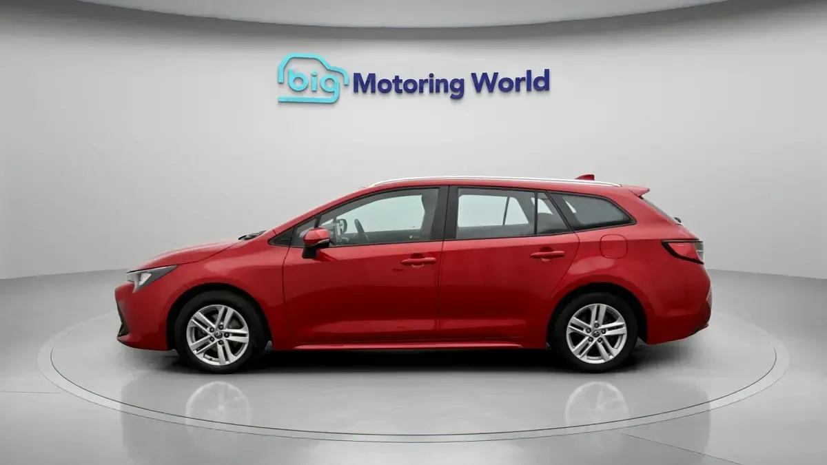 Used Toyota Corolla 122 HP (89 kW) 2023 Red Estate