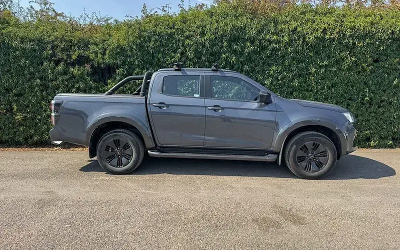 Used Isuzu D-Max 165 HP (121 kW) 2024 Cabriolet